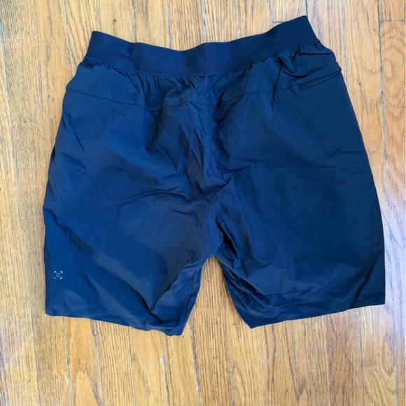 lululemon athletica Black Men’s Athletic Shorts (L) - Picture 2 of 4
